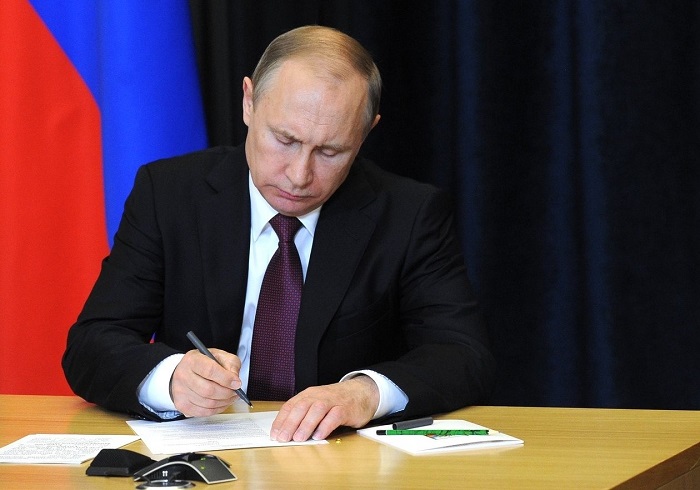 Владимир Путин подписал закон о ряде налоговых льгот для бизнеса и граждан Владимир Путин подписал закон о ряде налоговых льгот для бизнеса и граждан