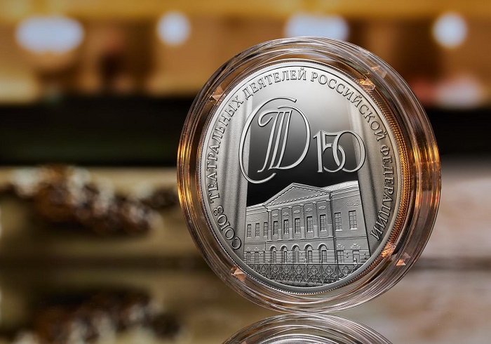 Служителям театрального искусства