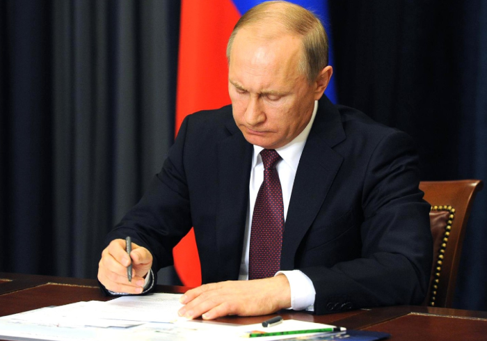 Президент ввёл налог на самозанятых ещё в 19 регионах России