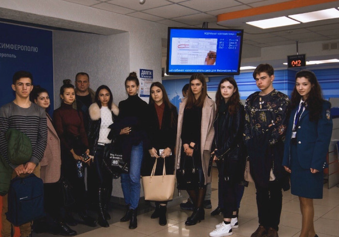 Ученики медицинского лицея посетили симферопольских налоговиков