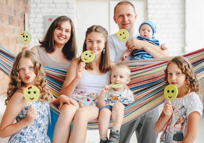 Минфин России перечислил деньги в ПФР на выплаты семьям с детьми