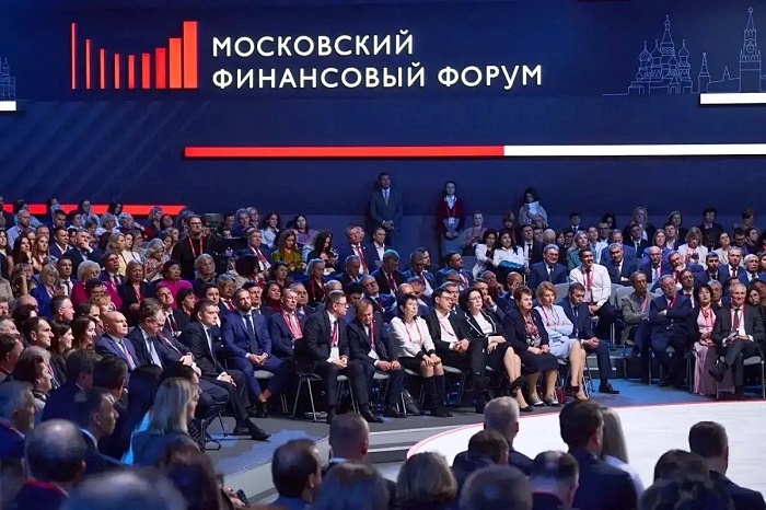 2026-09-22_На_МФФ-2026_обсудили_бюджет_инвестиции_и_самостоятельн_регионов_07.jpg