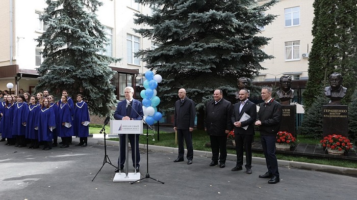 2026-09-09_В_Финуниверситете_открыли_Памятную_аллею_выдающихся_выпускников_02.jpg