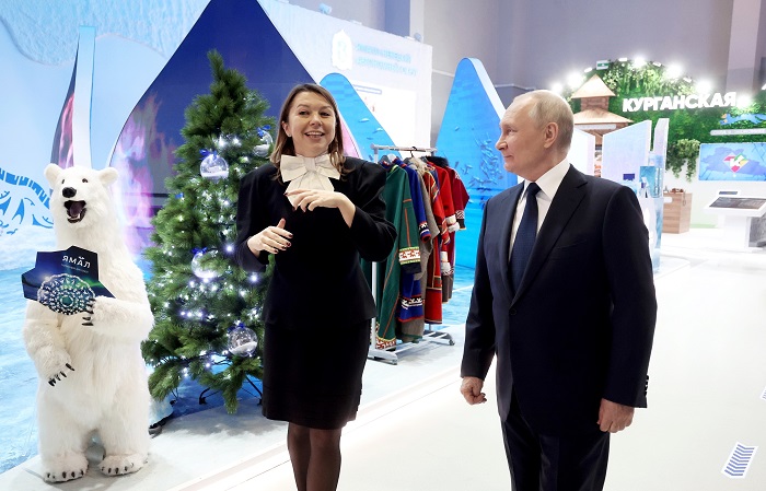 2023-12-18_Vladimir_Putin_visited_the_RUSSIA_EXPO_again_03.jpg