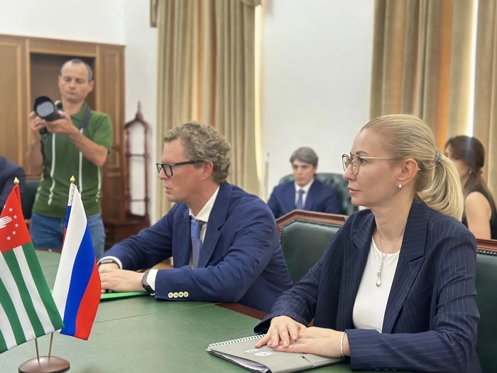 2026-06-26_Сост_встреча_рук-ля_ФНС_России_с_Президентом_Республики_Абхазия_02.jpg