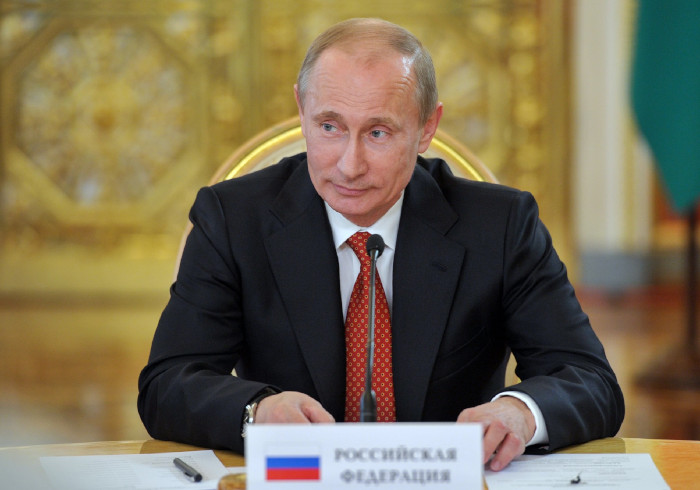 «РГ»: Путин направил закон о поправке к Конституции в КС «РГ»: Путин направил закон о поправке к Конституции в КС